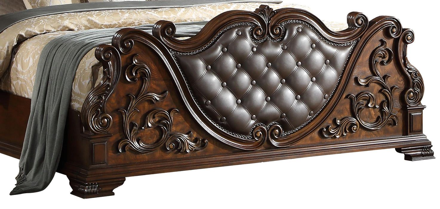 Santa Monica Traditional Style Queen Bed in Cherry finish Wood